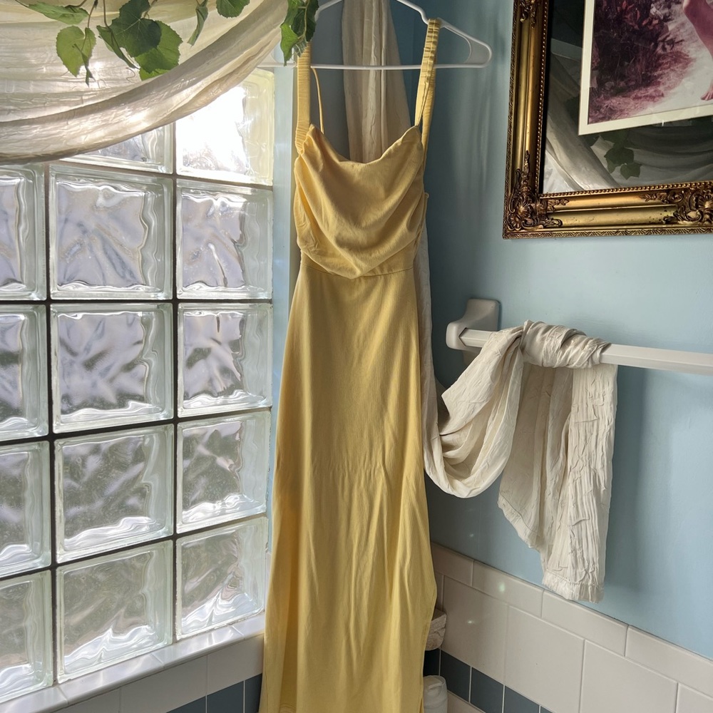 Selfie Leslie lemon dress